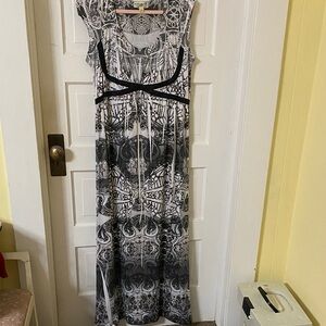 Elegant Black and White Maxi Dress